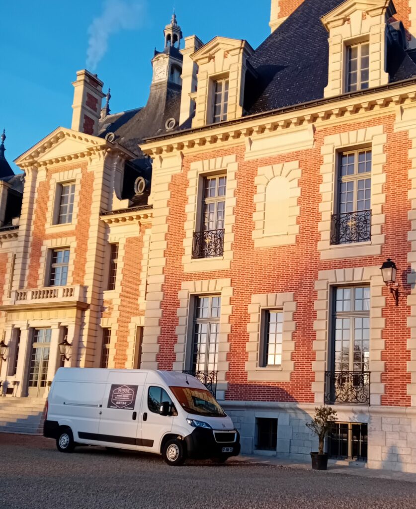 camion BSM devant le château